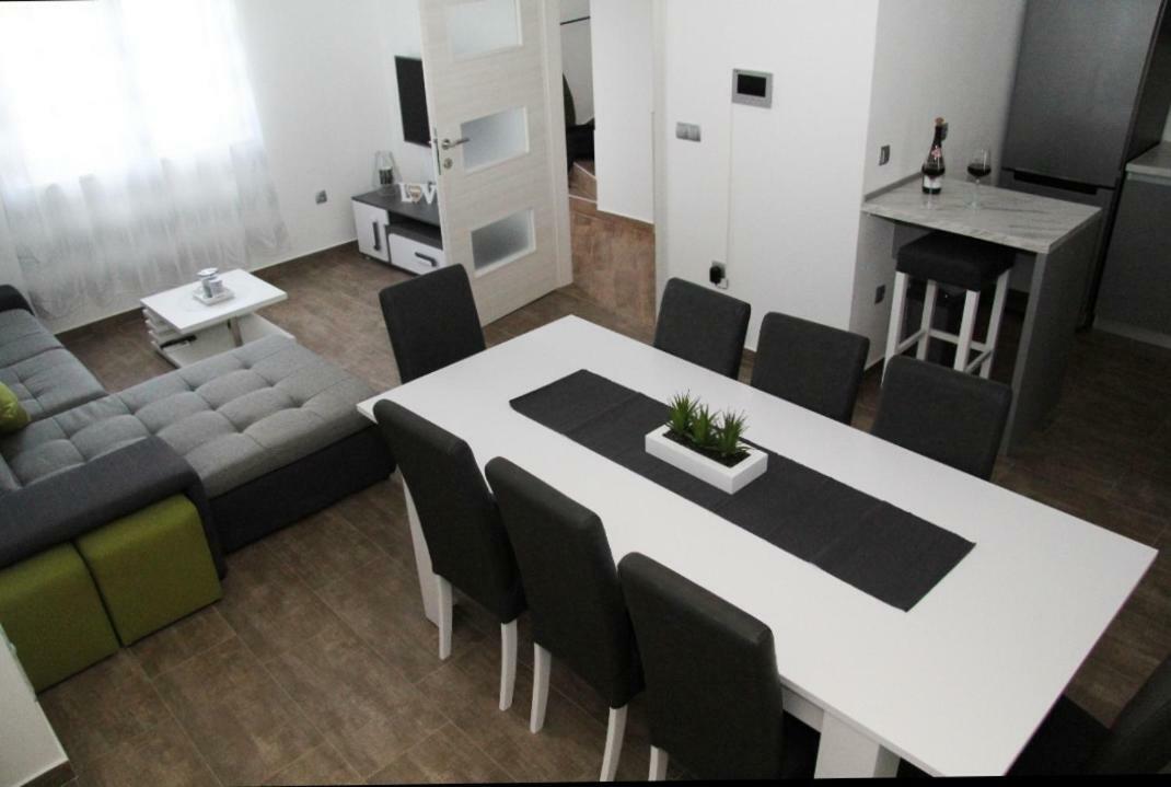 Apartman Ivana 비오그라드나모루 외부 사진