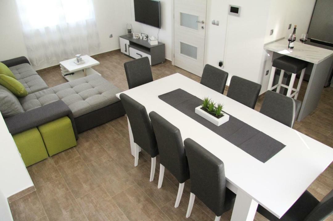 Apartman Ivana 비오그라드나모루 외부 사진