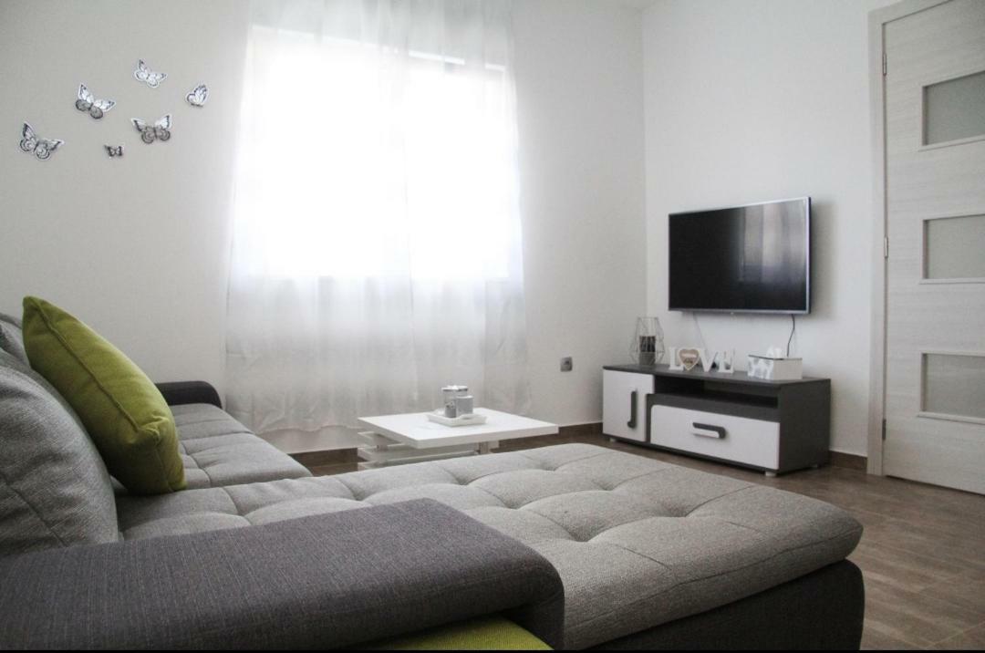Apartman Ivana 비오그라드나모루 외부 사진