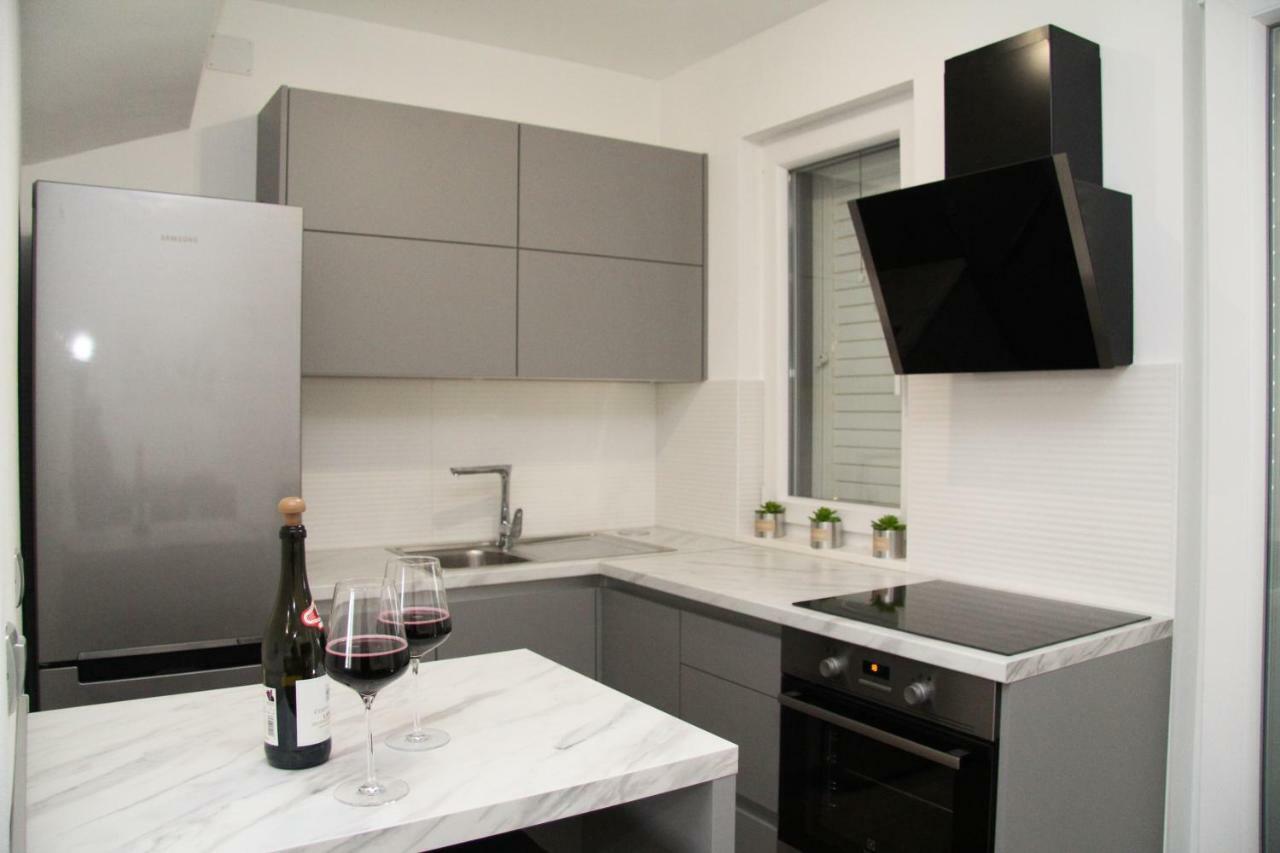 Apartman Ivana 비오그라드나모루 외부 사진